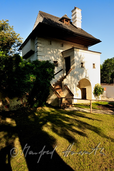 das Knappenstöckl beim Eingang der Renaissance-Burg