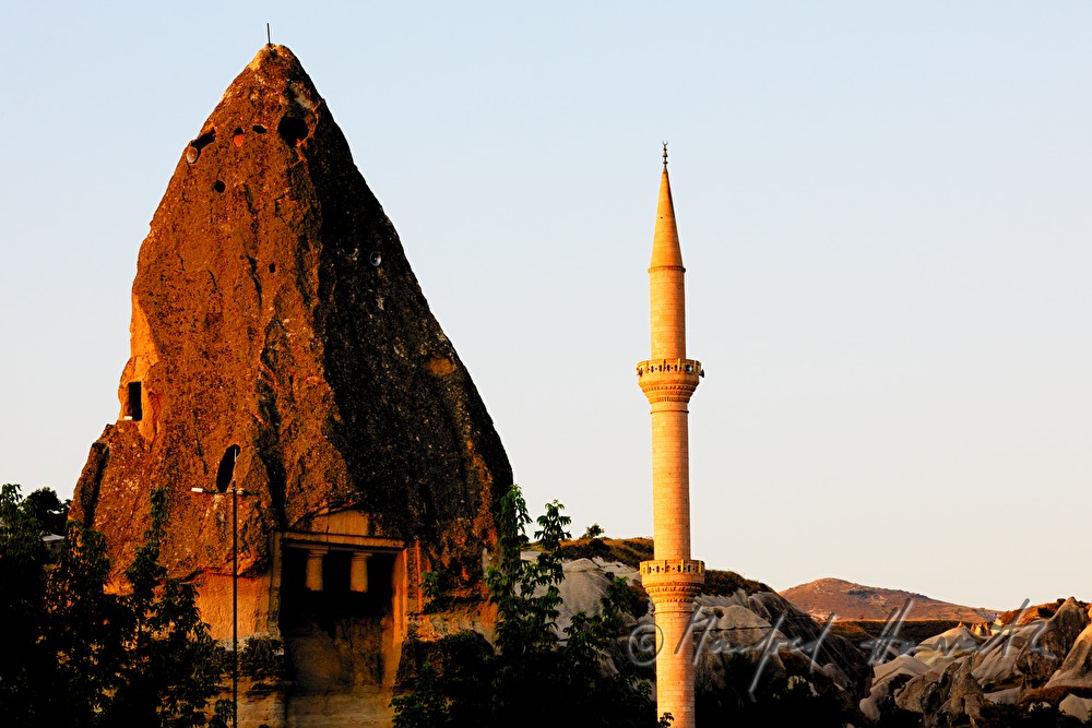 Felsenkirche Roma Kalesi und Minarett