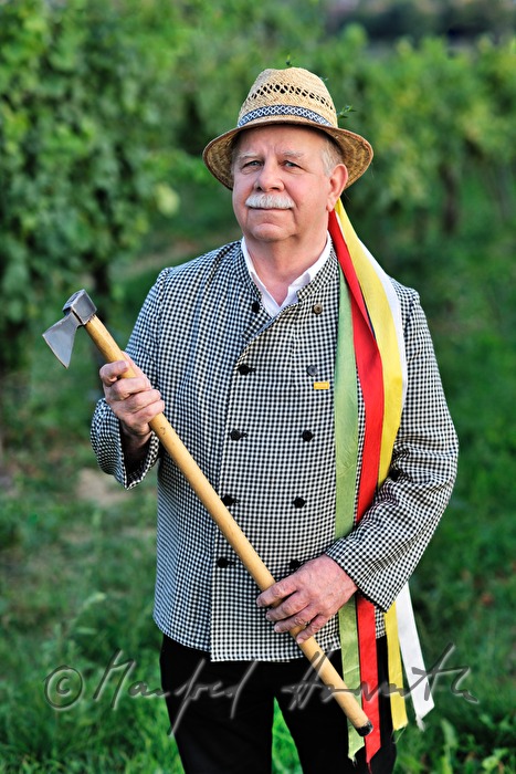 Kellergasenführer in typischer Tracht