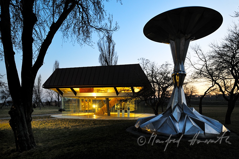 Eiermuseum und Skulptur von Wander Bertoni