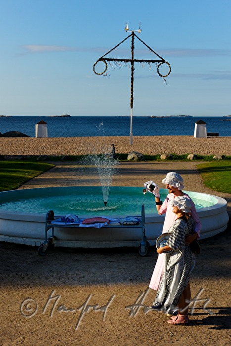 Brunnen und Bett am Strand im Kurpark (Siebenschläfertag)