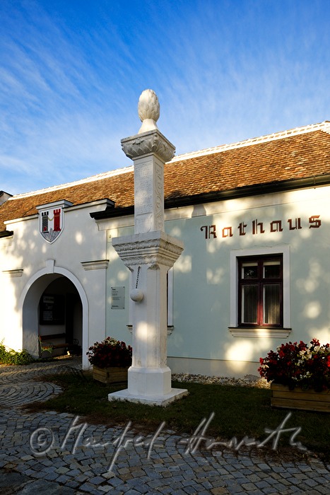 Pranger vor dem Rathause