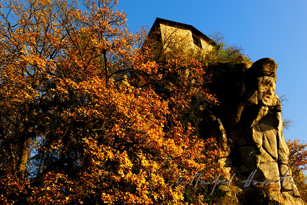 Blick von der Donau auf Schusterstein und Burg Werfenstein