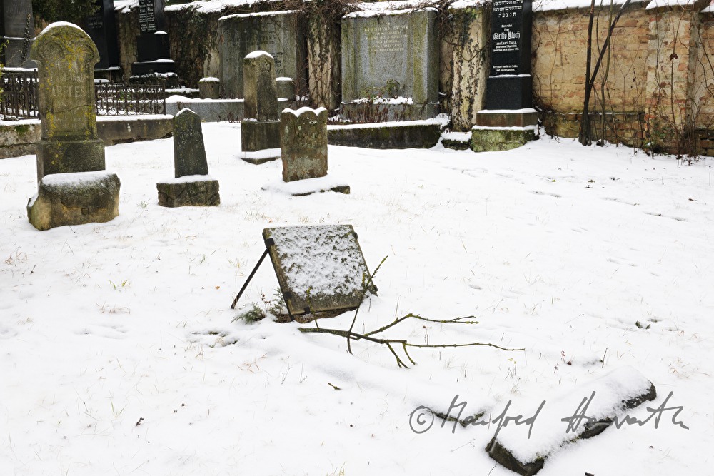 Grabsteine am Jüdischen Friedhof