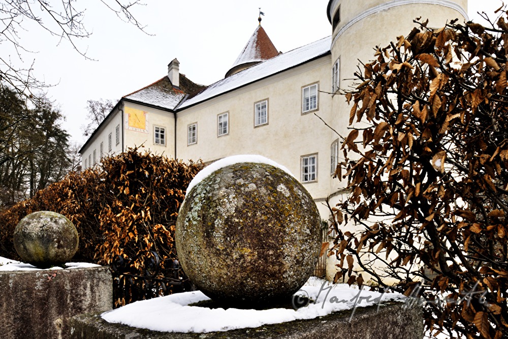 Gartendekoration, Hecke und Schloss Schwertberg