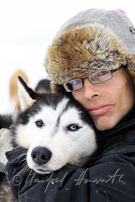 Musher (Schlittenhundeführer) mit Husky