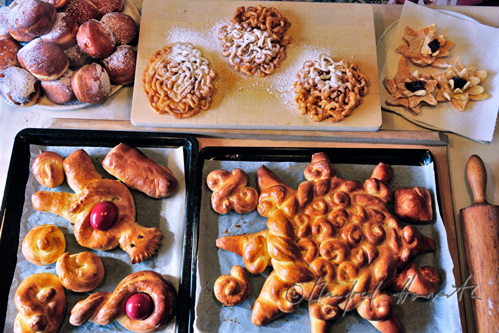 backen von Ostergebäck (Osterstern, Osterkranz und Ostermandl)