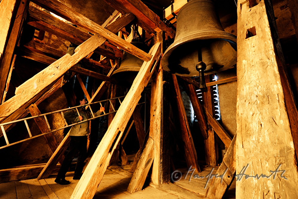 Glockenstuhl und 