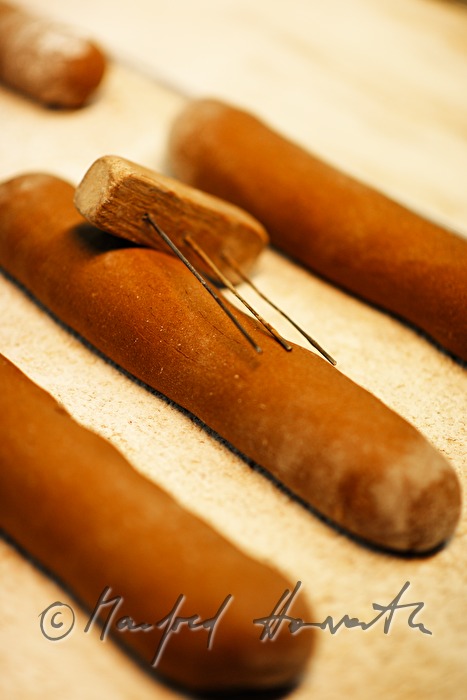Roggenbrote und Stecheisen (Löcher stechen)