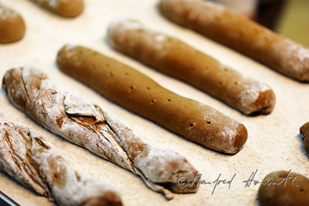 frisch gebackene Roggenbaguettes