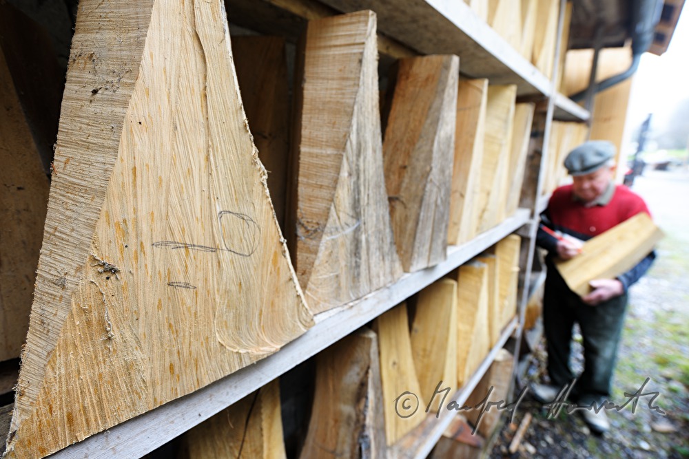 Holzlagerplatz des Bootsbauers Anton Witti (Birnenholz)