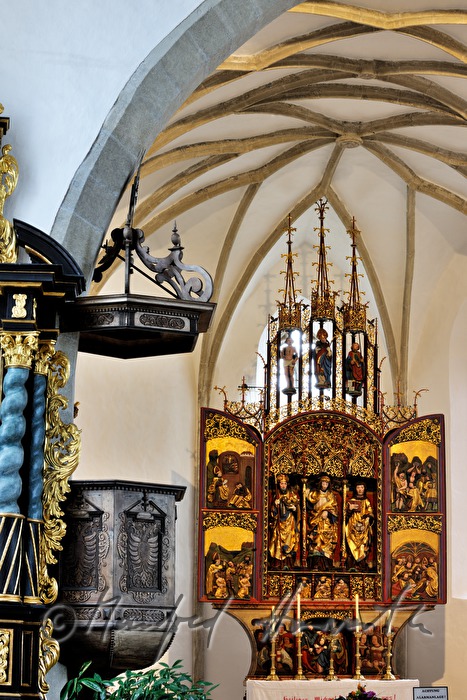 gotischer Flügelaltar und Kreuzrippengewölbe in der Filialkirche von 1524