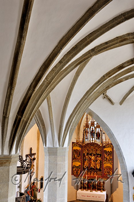 gotischer Flügelaltar und Kreuzrippengewölbe in der Filialkirche von 1524