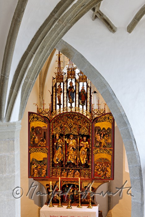 gotischer Flügelaltar und Kreuzrippengewölbe in der Filialkirche von 1524