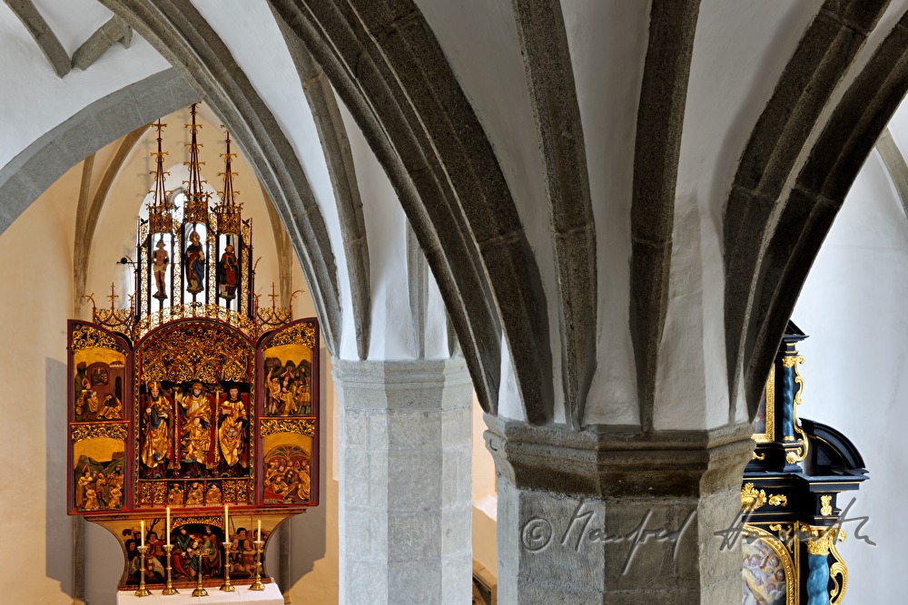gotischer Flügelaltar und Kreuzrippengewölbe in der Filialkirche von 1524