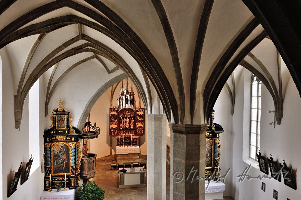gotischer Flügelaltar und Kreuzrippengewölbe in der Filialkirche von 1524
