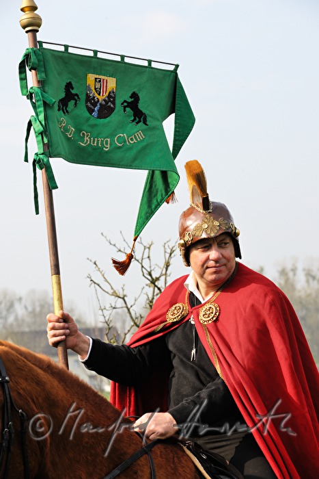 Darsteller des Heiligen Georg bei der Pferdewallfahrt (Georgiritt)
