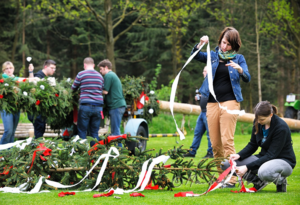 Maibaumschmücken am 1. Mai