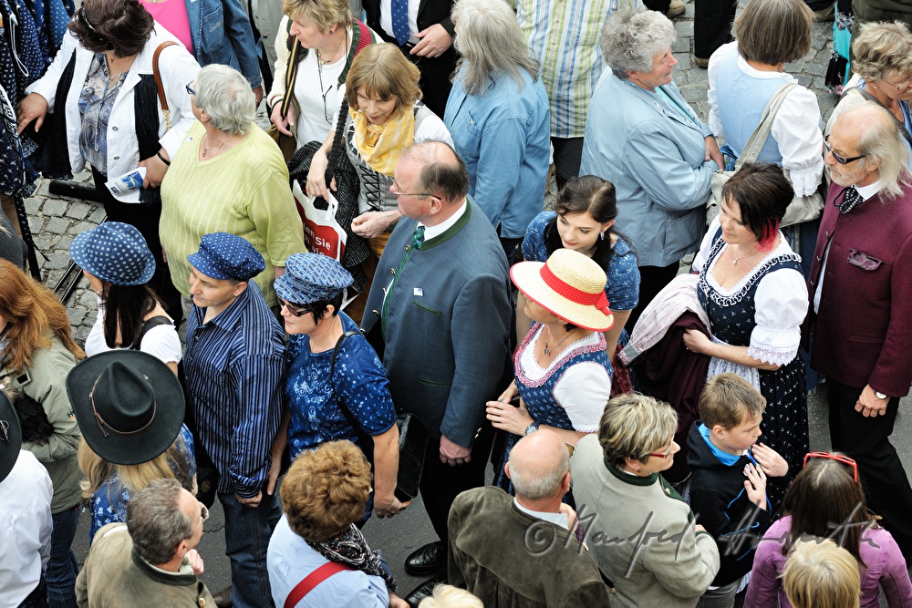 Besucher des Färbermarktes