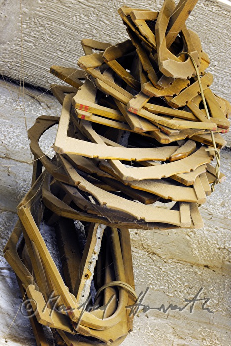 Holz-Rohlinge für die Fertigung von Spanten im Holzlager