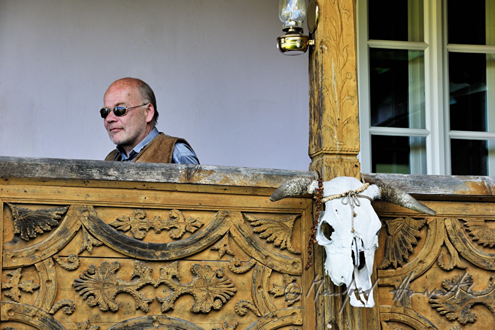 Otto Lechner auf dem Balkon seiner Villa
