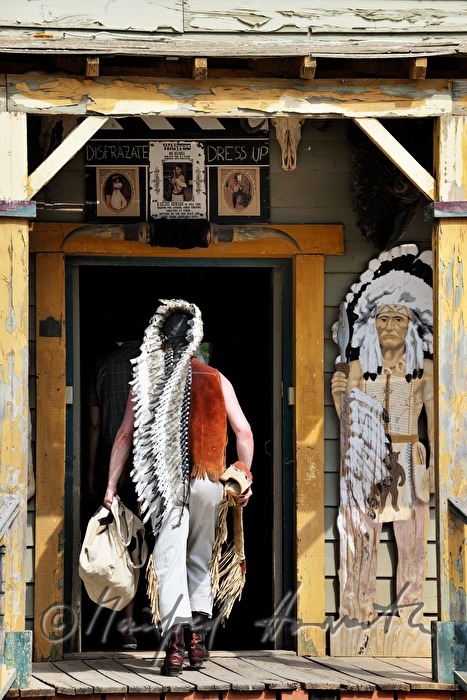 Indianer-Darsteller in der Westernstadt