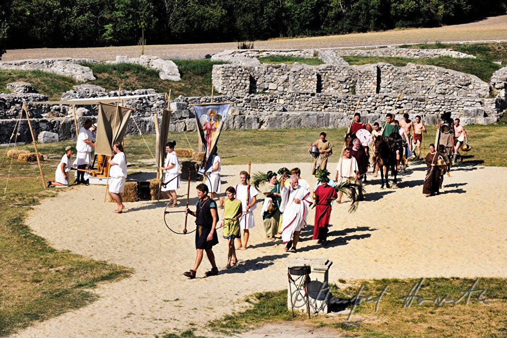 Einzug der Gladiatoren im Amphitheater