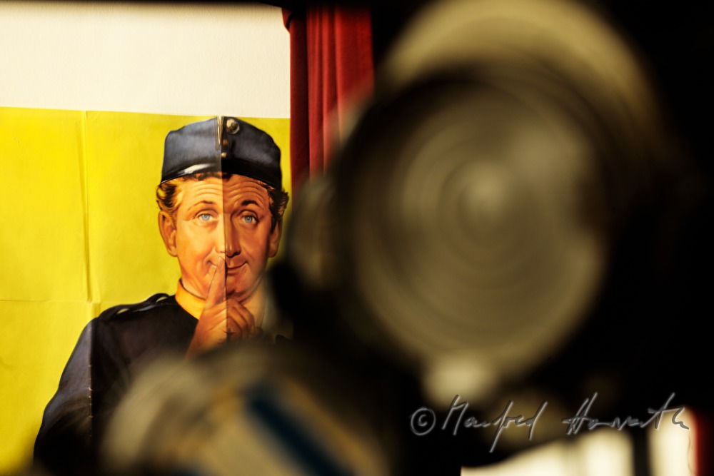 Plakat mit Gunther Philipp im Kinosaal im Hotel Mariandl