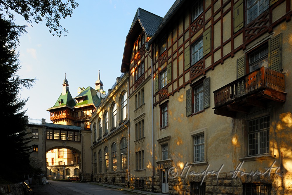 Hauptfassade des Südbahnhotel