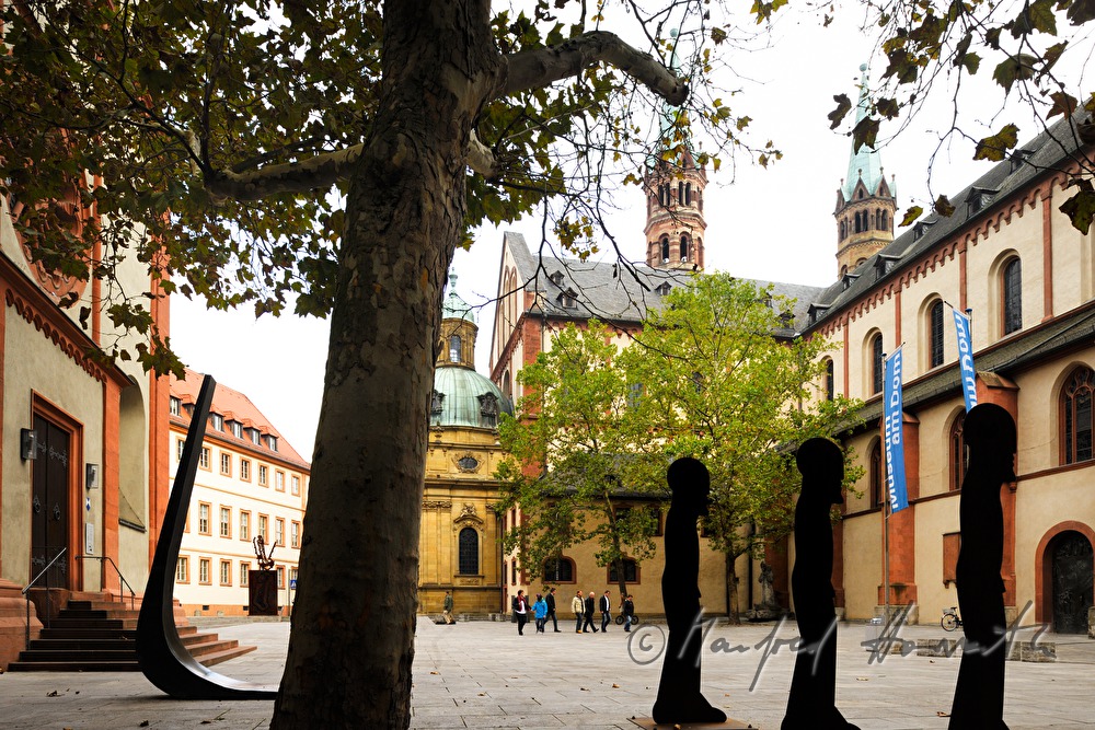 Kiliansdom und Skulpturen des 