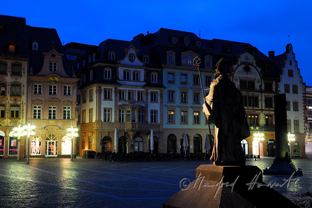 Denkmal des heiligen Bonifatius am Hauptplatz