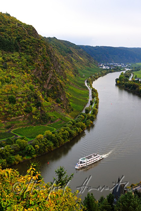 Blick von der Reichsburg Cochem auf die Mosel