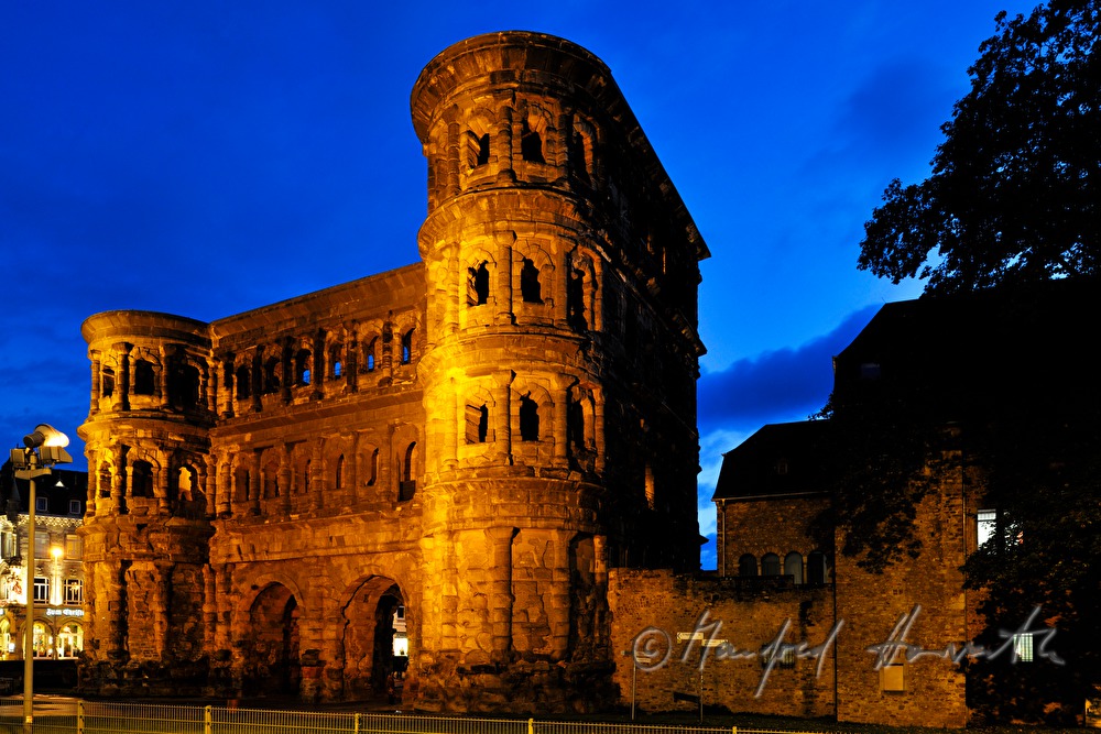 Römisches Stadttor (Porta Nigra) von ca. 180 n.Ch.