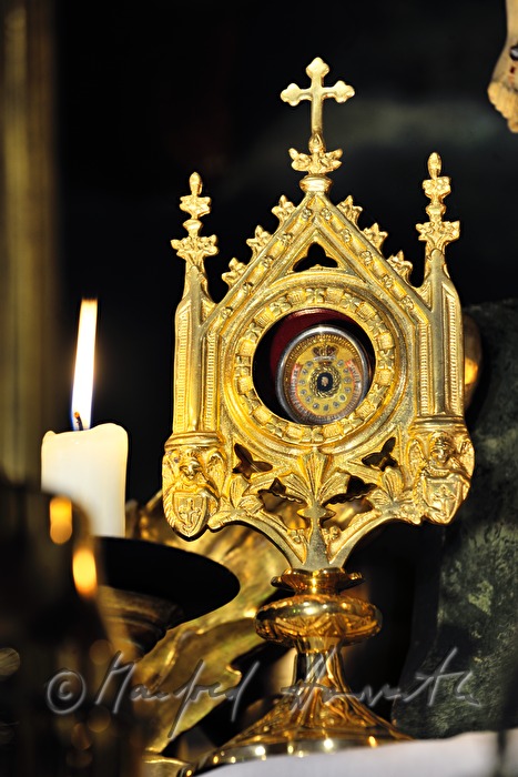 Monstranz am Altar der Pfarrkirche