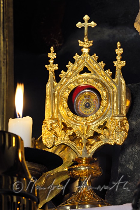 Monstranz am Altar der Pfarrkirche