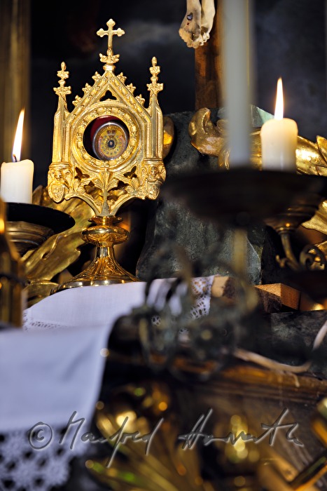 Monstranz am Altar der Pfarrkirche