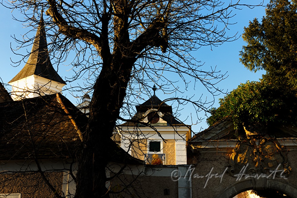 Eingang zum Schloss Mühlbach