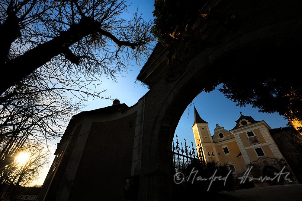 Eingang zum Schloss Mühlbach