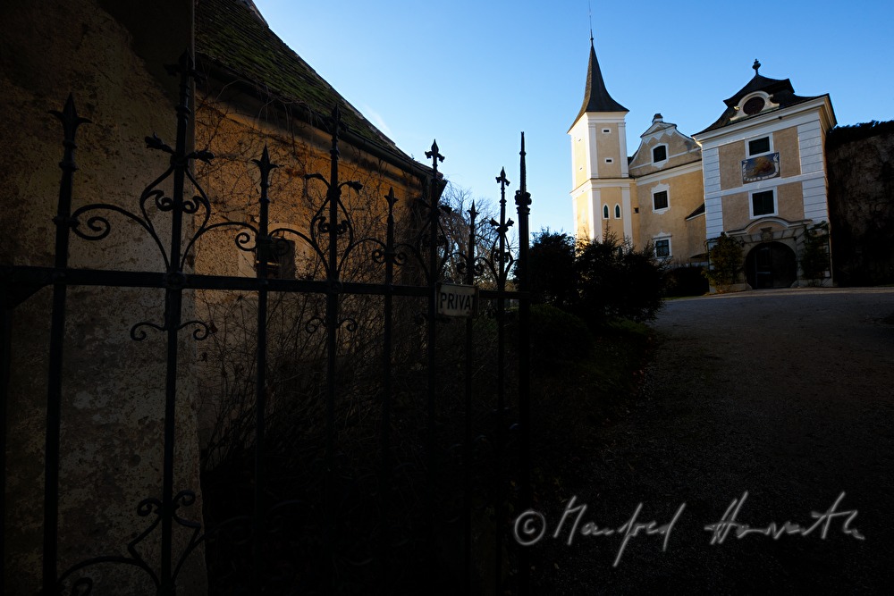 Eingang zum Schloss Mühlbach