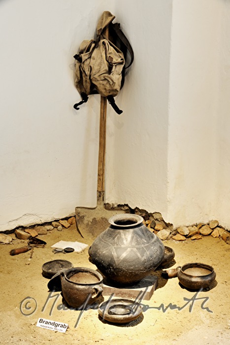 Brandgrab (Hallstatt) in der Archäologie- und Paläontologie-Ausstellung