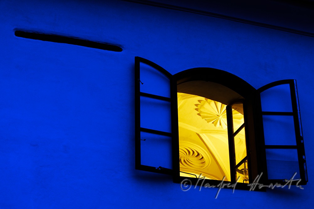 Blick vom Hof zur Renaissance-Stuck-Zimmerdecke