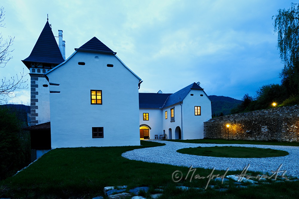 hofseitige Ansicht mit Turm