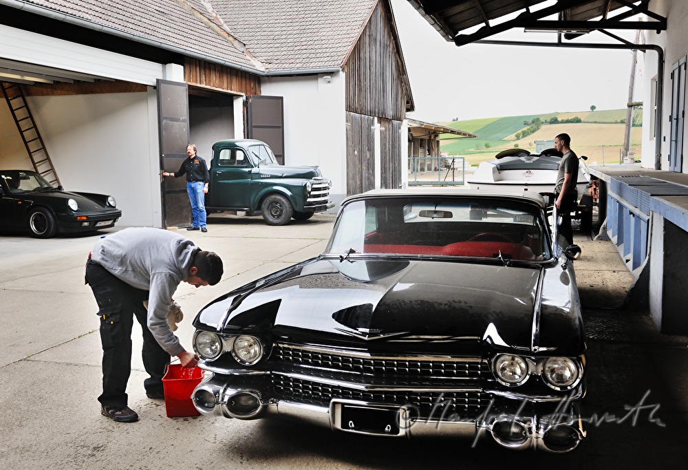 Cadillac Eldorado 1959 wird gewaschen