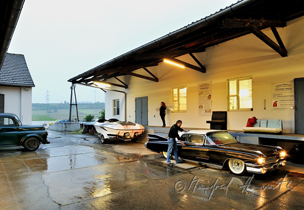 Cadillac Eldorado 1959 vor der Werkstätte