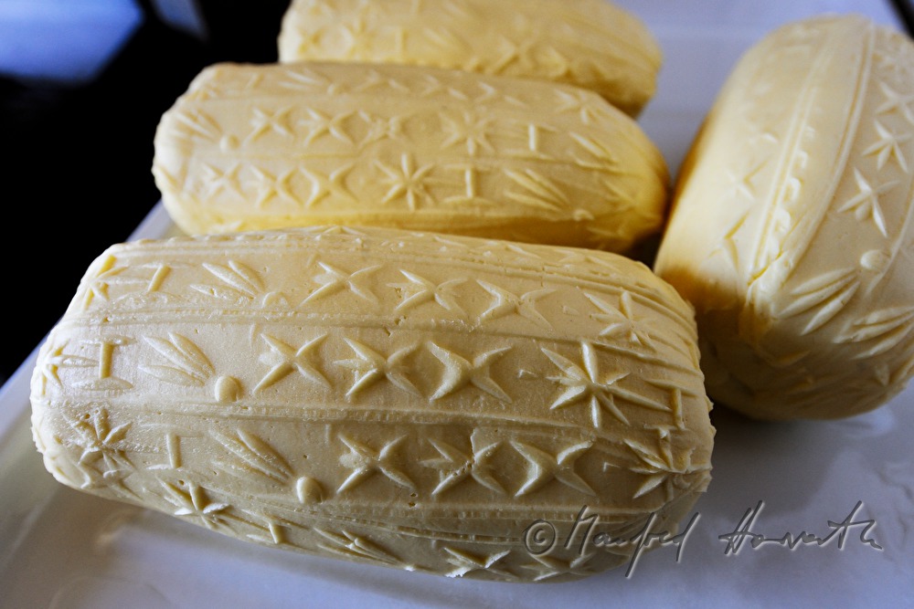 frisch gemachte Butter mit eingewalzter Verzierung