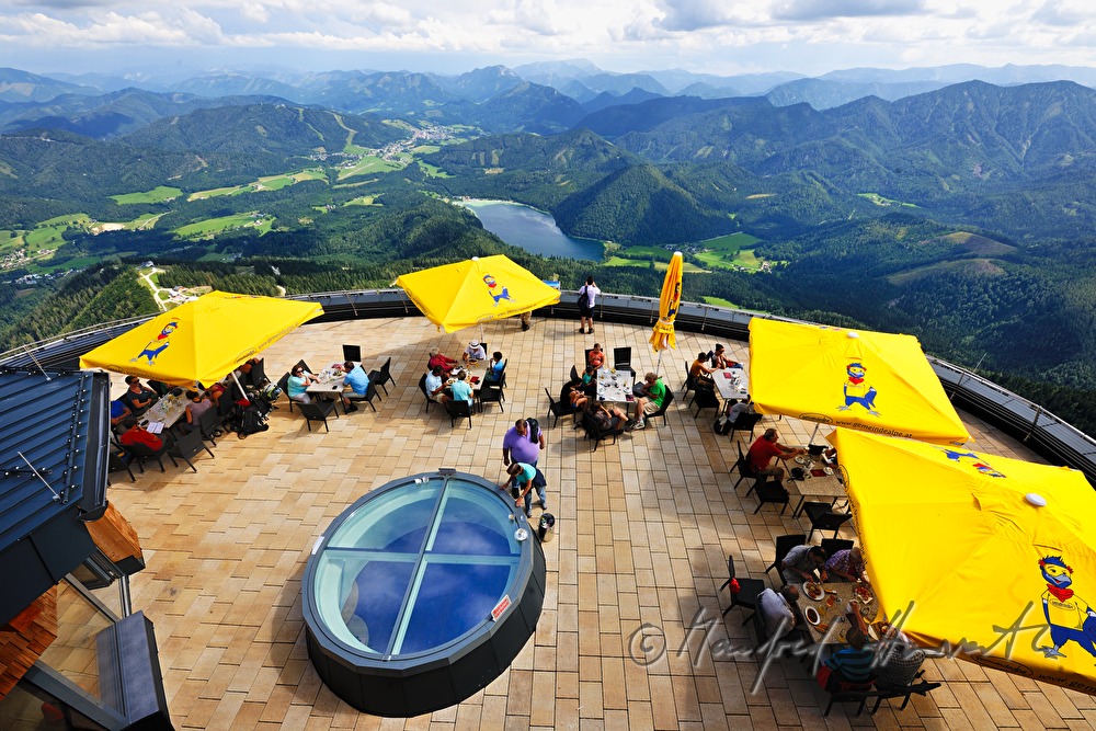 Sonnentarrasse des Terzerhaus auf der Gemeindealpe (1626 Meter)