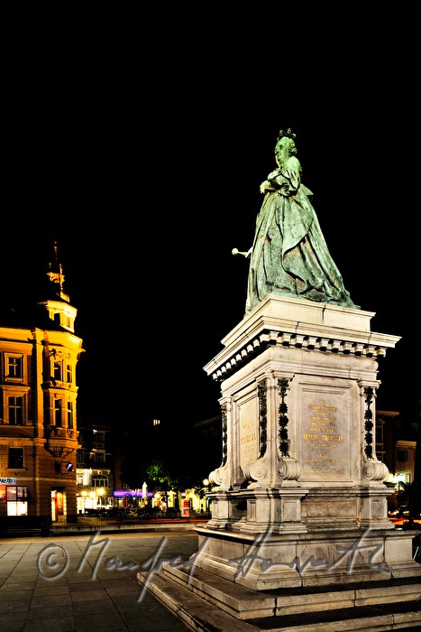 Maria-Theresia-Denkmal am Neuen Platz