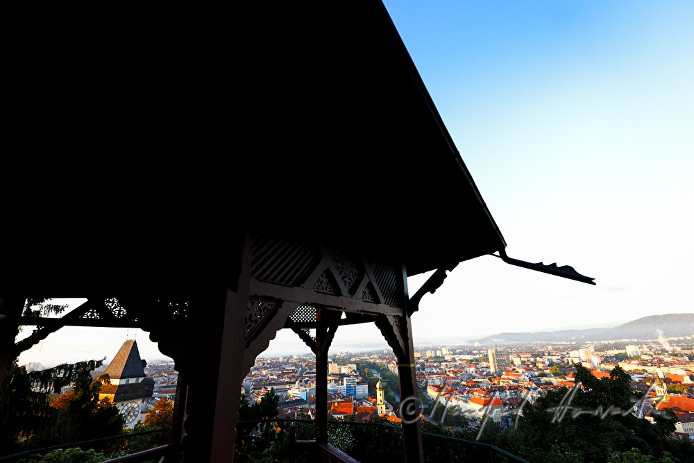 Blick vom Schloßberg über den Uhrturm auf die Altstadt