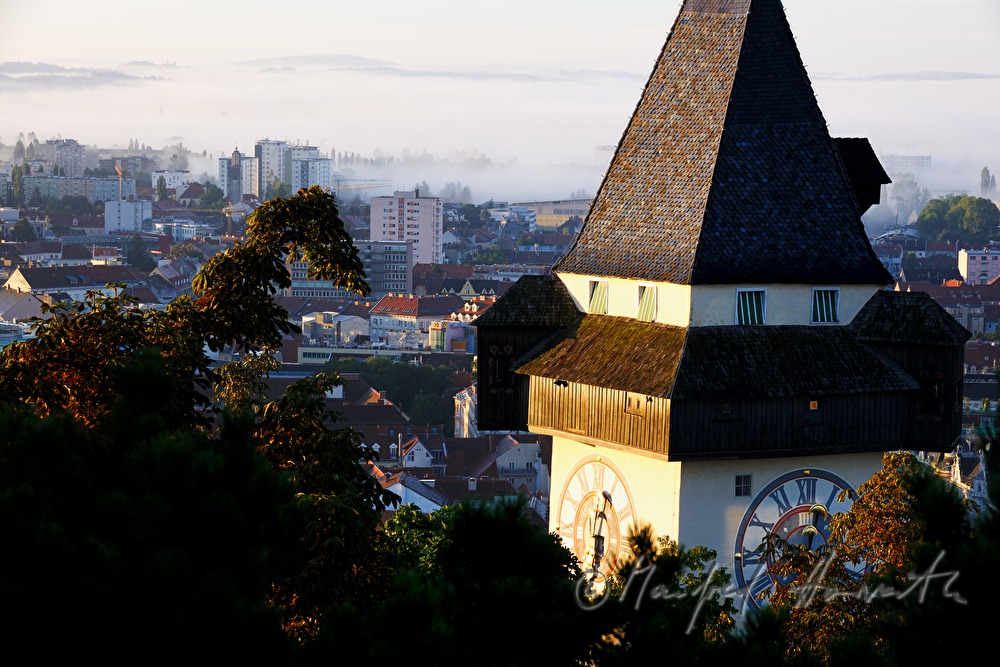 Blick vom Schloßberg über den Uhrturm auf die Altstadt