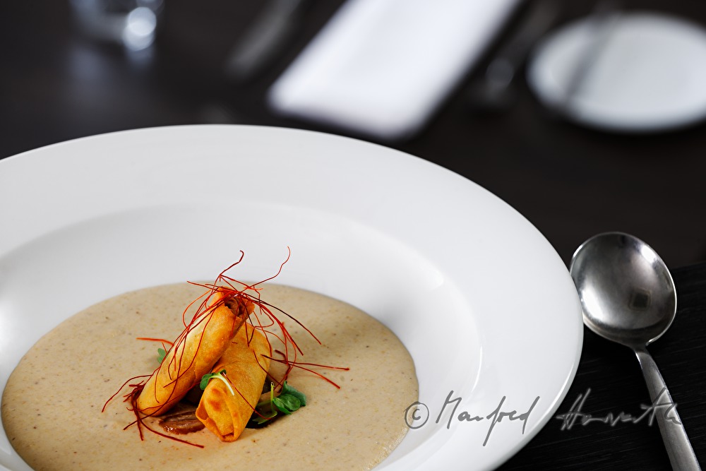 Maroni-Nussuppe mit Blunzen-Wan-Tan